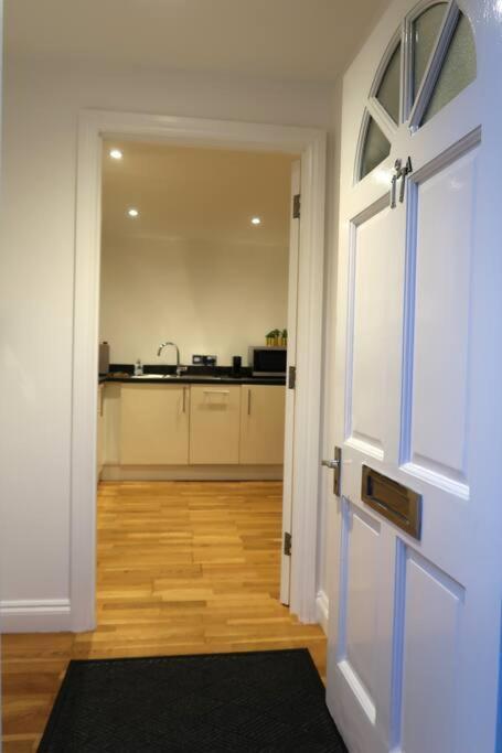 ***Spotless, Bright 1 Double Bed Apartment*** Bath Exterior photo